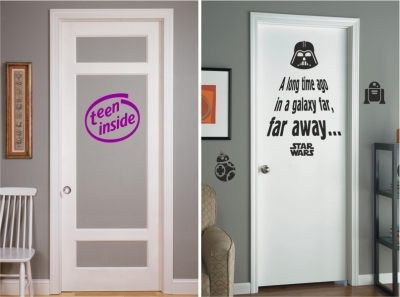 Забавни идеи за декорация на вратата на тийнейджърската стая.