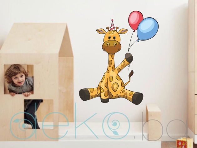 Стикер за стена - Жирафче с балони