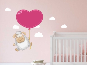 Сладурска овца с розов балон и облаци