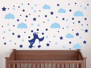 Детски стикер за стена Пингвинче с облаци и звезди