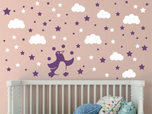 Декоративен детски стикер за стена Пингвинче с облаци и звезди